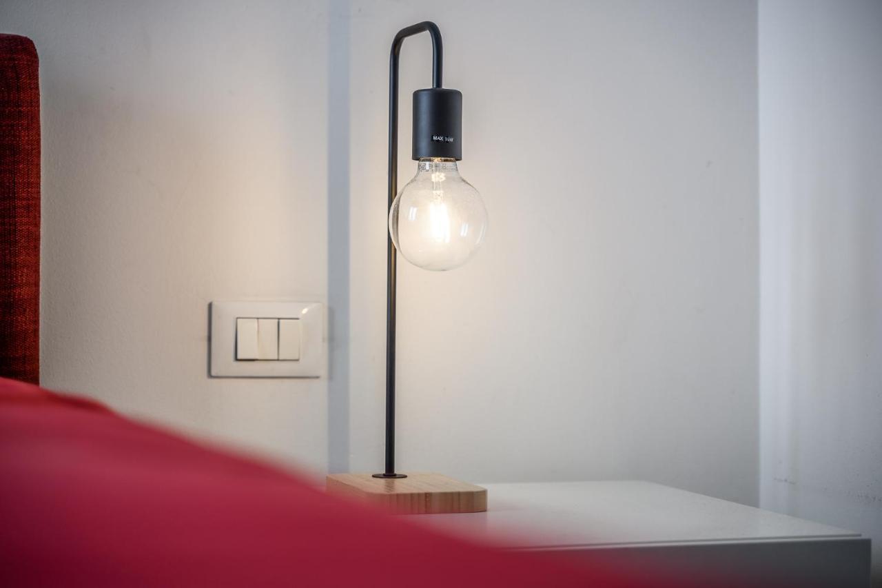The Lantern Flat - Darsena Area Appartement Milaan Buitenkant foto